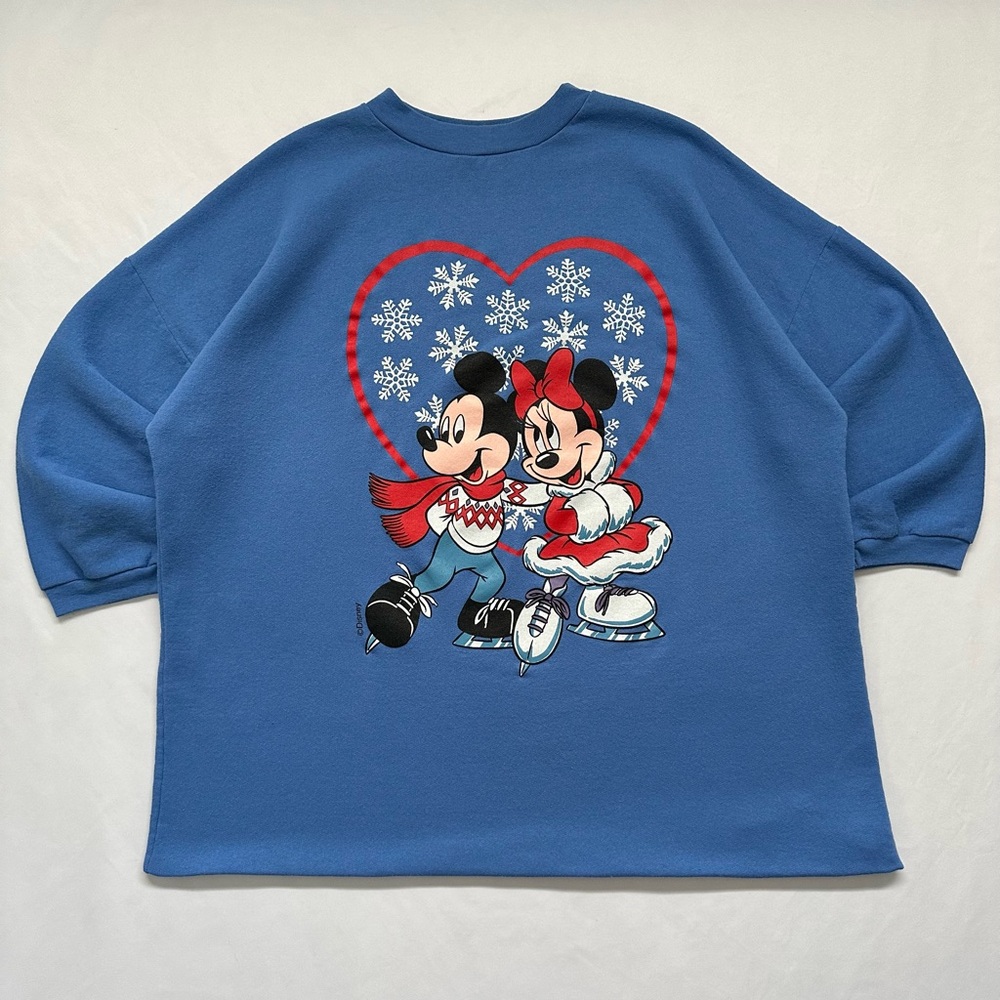 Vintage Disney 90s Seasonal Winter Mickey Mouse Sweatshirt